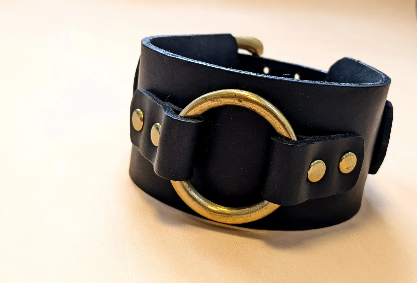 Double prong buckle collar