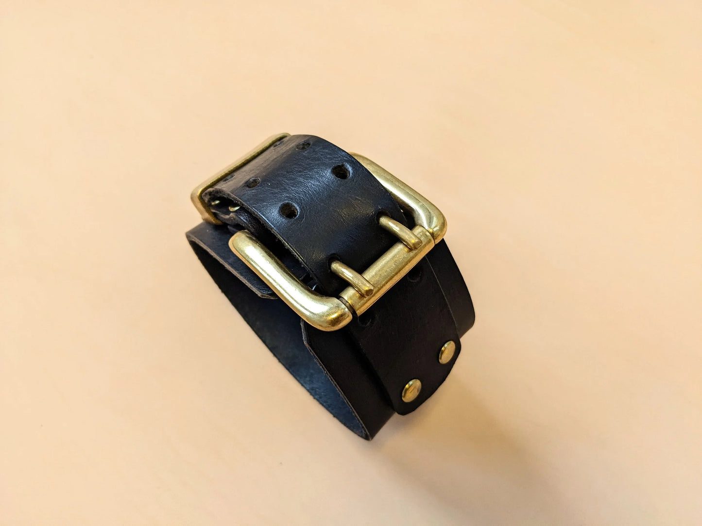 Double prong buckle collar