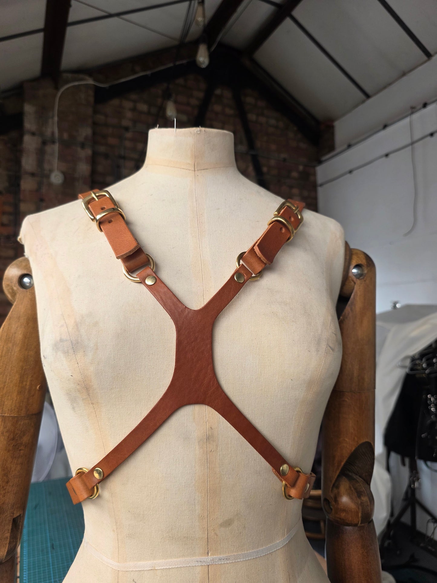 Hazelnut Reversible harness SAMPLE